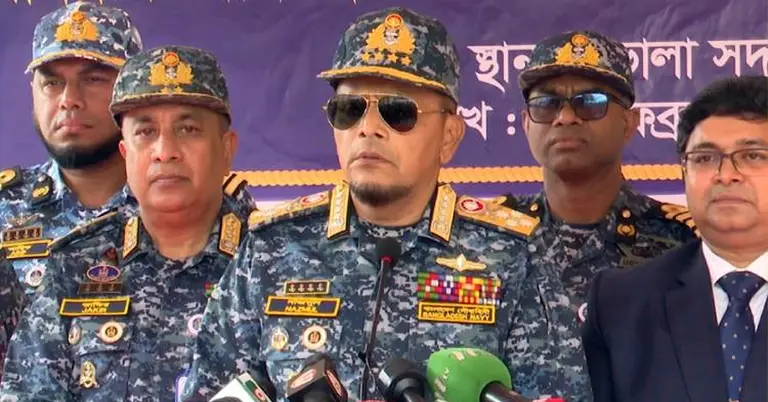 নৌবাহিনী প্রধান অ্যাডমিরাল এম নাজমুল হাসান